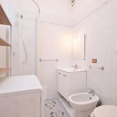 Parcheggio Gratuito, Wi-fi -netflix & Ac Apartment